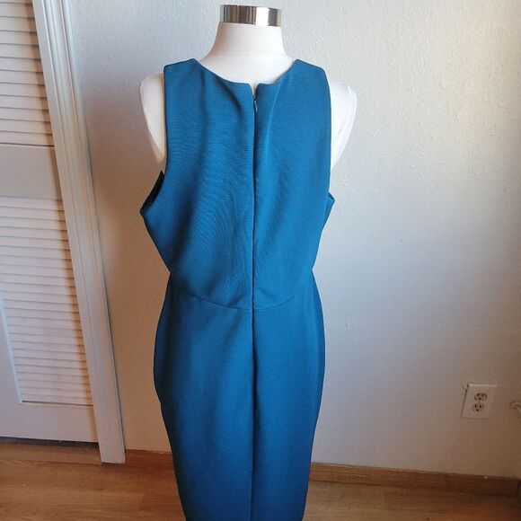 Charles Henry Ruffle Midi Dress - Picture 4 of 5